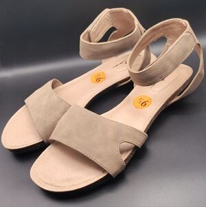 Me Too Mally Back Strap Flat Sandals Taupe Tan Strappy Womens Size 9.5M